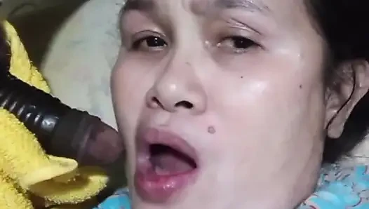 69 pozisyonunda oynamış ve kamera karşısında sikişmiş.