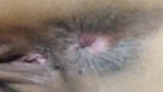 Hintli evli kadın göt deliğini temiziyor