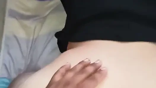 Orta yaşlı seksi kadın dörtte sikiliyor
