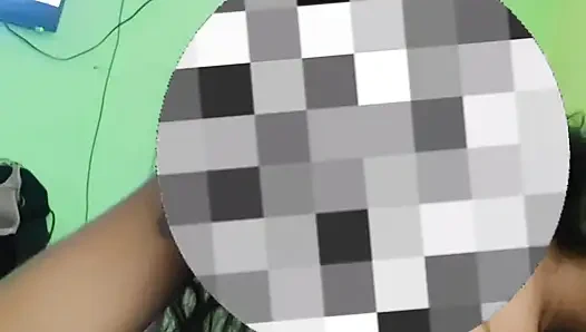 Desi pooja edepsizce sakso çekiyor ve sert sikişiyor