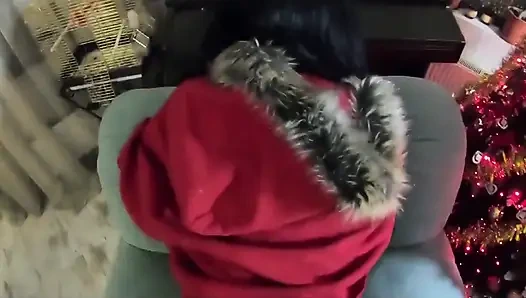 Noel Baba'nın azgın sürtük orta yaşlı seksi kadın oral seks, domaltmalı ve eldivenlere boşalma ve kırmızı ceket