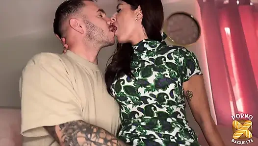 Danaklem, yaramaz kız, ateşli bir sikiş istiyor