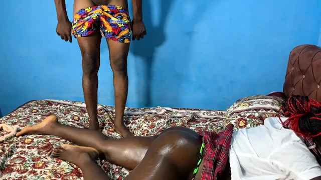 Çok seksi bir şekilde yarağıma biniyor