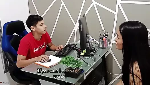 Azgın patron ona iş verme karşılığında sevimli Samantha'yı test ediyor - İspanyolca porno