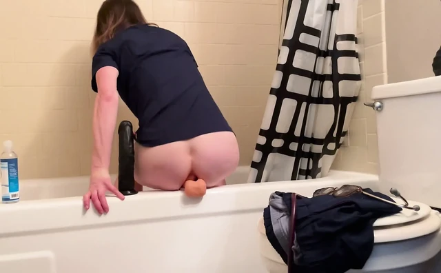 Не могла дождаться, когда вернусь домой, чтобы покататься на моих дилдо