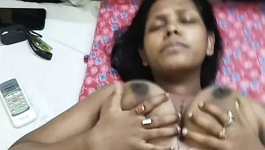 Huysuz çift yağmurlu bir günde seks yapıyor