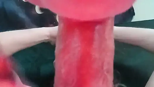 Üvey kız gırtlağına kadar alıyor ve yüzüne boşalıyor