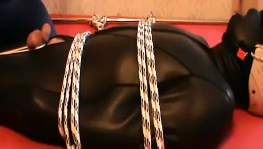 Enjoyed in neoprene bodybag