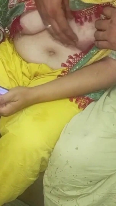 Ateşli ve seksi hintli kadın erkek arkadaşı tarafından sikiliyor | Klip 1