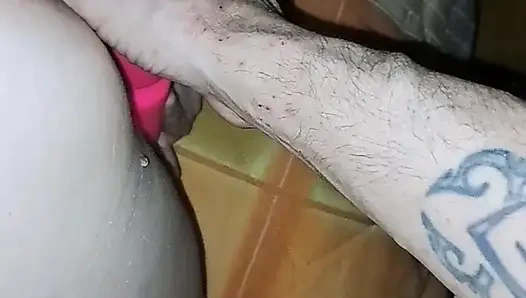 Güçlü popo ve koyun vibratöründe (tam video fansly'de)