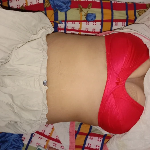 Yeni model, büyük göğüsler, doğal güzellik ile parmakları çapraz tam sıcak seks videosu