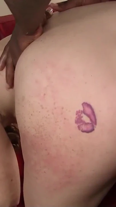 "Yuvarlak götlü çilli küçük memeli kızıl saçlı kız ilk siyah canavar yarakla seks yapıyor" dan mutlaka görülmeli an