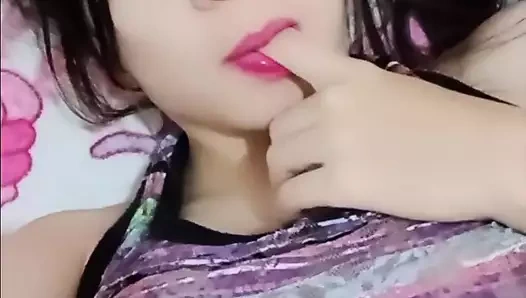 Bir sabah kayınbiraderime büyük göğüslerimi ve pembe vajinamı gösteriyorum