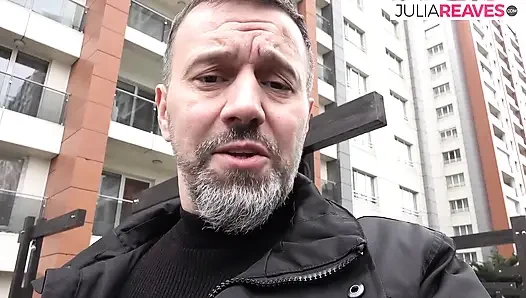 Seksi hatun sert bir sikiş için eğilmeden önce amcık yalamanın tadını çıkarıyor