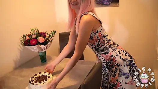OMG, I just turned 18!! (Mobile phone find)