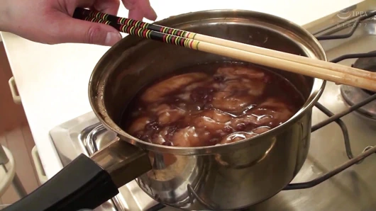 M615g03 Kimono'da iyi görünen kısa saçlı temiz olgun bir kadın!