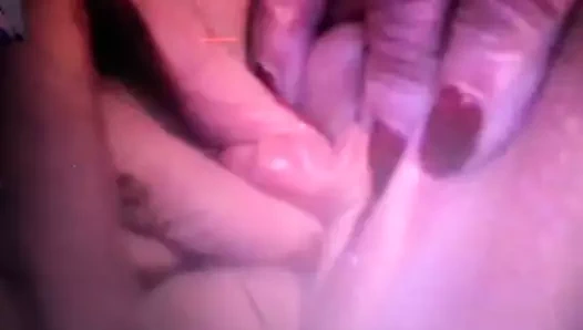 Pandora'nın büyük klitoris pompalanan titreşimli makine cumshot emdi