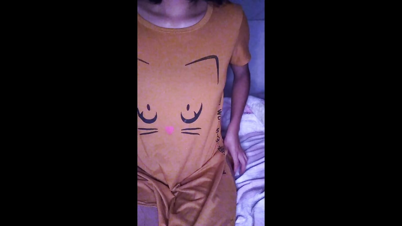 Hintli Desi Güzel Üniversiteli Kız Amını Parmaklıyor Ve Mastürbasyon Yapıyor Ve Seksi Vücudunu Gösteriyor