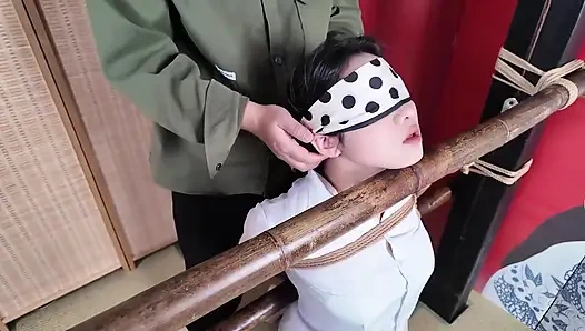 Xr22-kız direğine bağlı ve disiplinli.