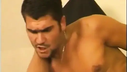 İyi bir kaltakla iyi bir ateşli sikiş