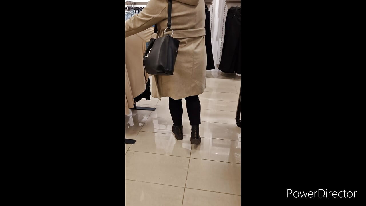 Alışveriş merkezinde külot vibratörü kullanma