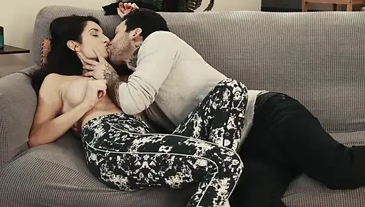 Komşu kızların sahnesi 2 kızın yarağa ihtiyacı var