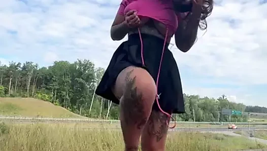 Hey everyone!  I'm live today near the highway and ready to have some fun! Join me for a special squirt session you won't want to miss.  Let's make this an unforgettable time together 💦