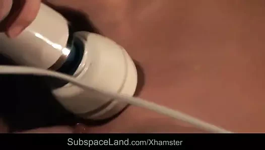 Azgın utangaç köle kırbaç sert dokunuş için can atıyor