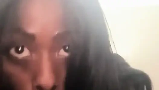 Позволь мне пососать этот хуй для тебя отчима