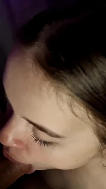 Заворачивающий момент из "НАТУРАЛЬНЫЕ ДЕЛИКАТЕСЫ. Искусство сосать и глотать до конца. Классика от пылкой кошечки. камшот в рот"