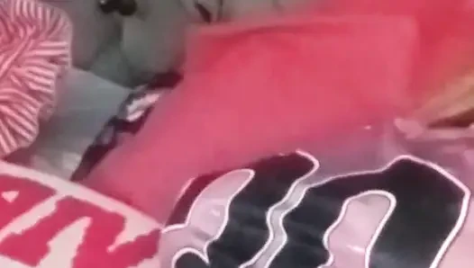 Yumruk sokma oyuncağı ile pembe ıslak görünüm