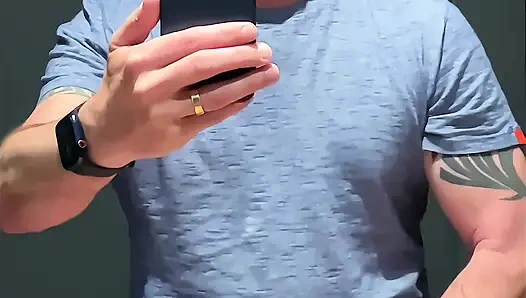 Riskli soyunma odası mastürbasyonu: bir sonraki kübik adam boşaldığını duyuyor - büyük boşalma