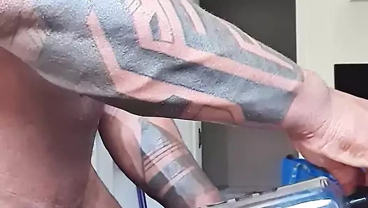 Bu zaten kalın yarağı pompalamalıyım mı, aynı zamanda o önceden, döl damlatıyor