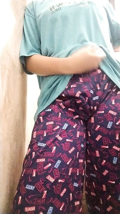 Spor salonu k baad ladki gyi nahane aur nahat hue daal li ungli Hint desi kız