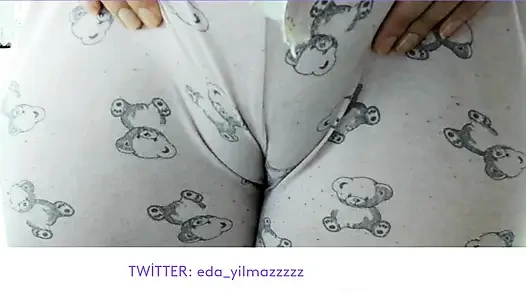 Deve toynağı- pijama- kabarık amcık- şişmiş amcık