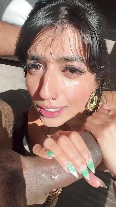 Aaliyah Yasin'in otel odasında büyük zenci ile gündelik seks