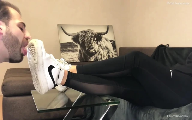 Kirli beyaz spor ayakkabı ibadeti - valeria gecesi (yandan görünüm)