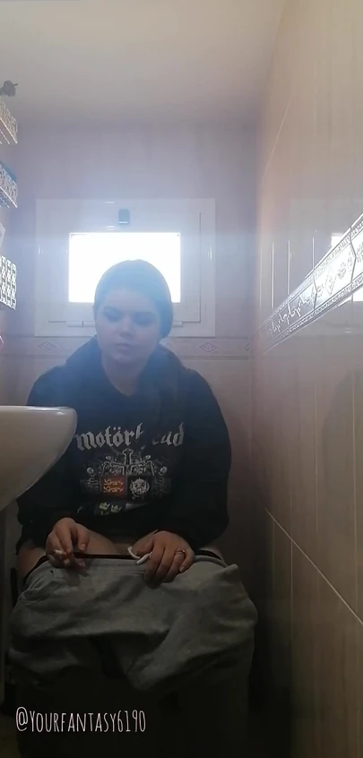 Tuvalette gözetleyici