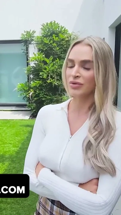 Seve seve üvey baba mega ateşli üvey kıza istenmeyen bir hamilelikten nasıl kaçınılması gerekenleri öğretiyor - anal seks ile! | Klip 1