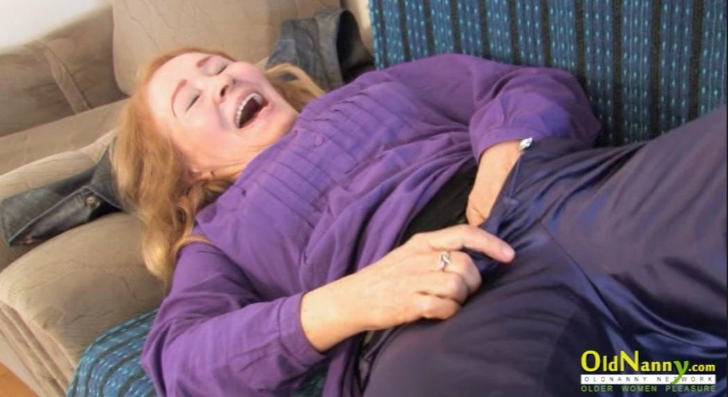 Oldnanny dik olgun sofia oynama ile kendini