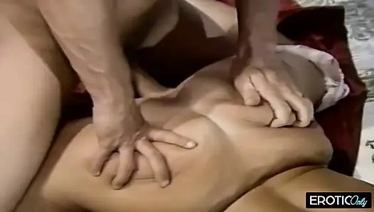 Genç güzeller döl içinde sırılsıklam