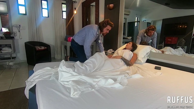 Süper sıcak hasta hastane odasında doktor vuruyor