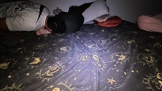 Oda arkadaşım partiden sonra götümü sikiyor ve götümü kırmayı seviyorum.