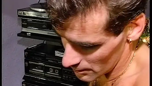 Alman Kapılarının Arkasında Özenle Siktir Edilir - Tam Film