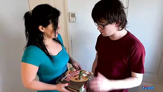 Montse eş değiştiren - pizzacı kız