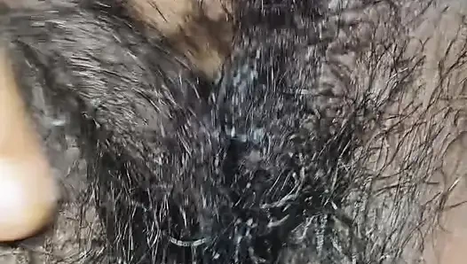 Kız arkadaş ki erkek arkadaşıyla parmaklıyor tam eğlence