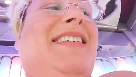 Deliklerimi yumrukla, çoklu fışkırtma, fışkırtmamı yala ve vücudumu sürt