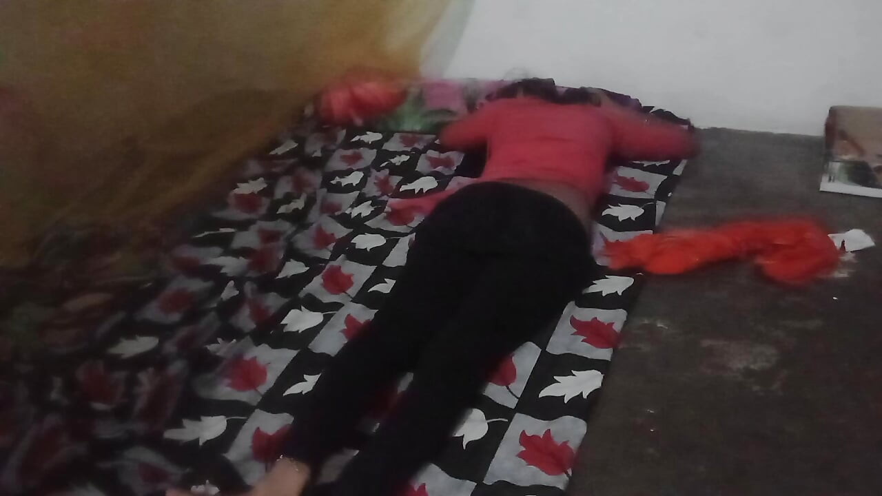 Üvey Kız Kardeşimi Gece Yarısı Köpek Stilinde Sikiyorum.