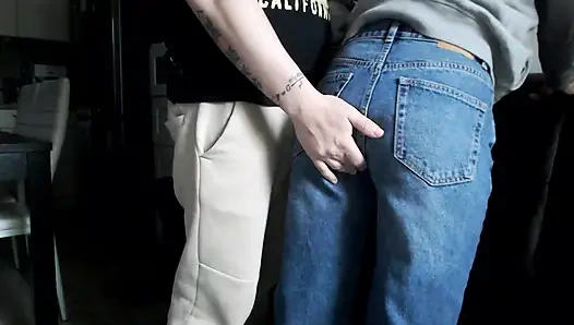Amateur fickt und fingert freundin mit blue jeans