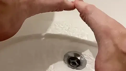 Kendini parmaklarla sikiyor. Fışkırtma zamanı